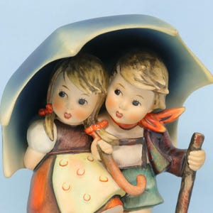 Excellent Vintage Hummel Stormy Weather figurine #71, TMK3, 6" tall Hummel figurine, boy and girl under umbrella, porcelain Goebel gift