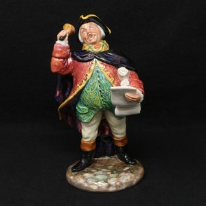 MINT 8&quot; Royal Doulton Town Crier figurine, HN 2119, collectible retired Royal Doulton figurine, Royal Dalton collectors gift