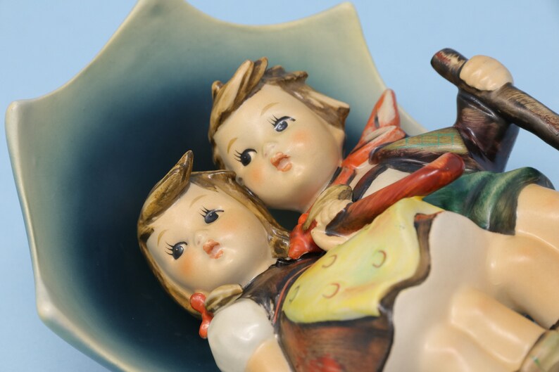 Hummel figurine Stormy Weather 71 TMK5 6 adorable image 1