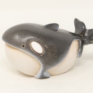 VERY NICE 4" long Artesania Rinconada orca/ killer whale figurine, black and white animal, collectible whale figure, hand made in Uruguay