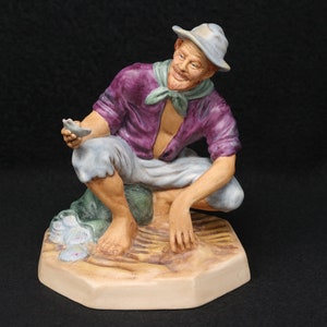 MINT 6.5&quot; Royal Doulton Beachcomber figurine, HN 2487, matte finish, retired Royal Doulton figurine, 1970s, Royal Dalton, collectors gift