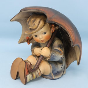 Excellent Vintage Hummel Umbrella Girl figurine #152/0 B, 4 3/4" tall, TMK4, Hummel figurine, Goebel Hummel girl 152B, vintage Hummel gift