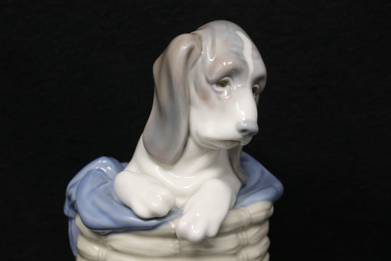 リヤドロ フィギュア 新品 7.25 インチ バスケットに入った犬