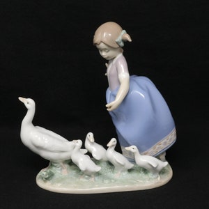 AS IS see details Lladro Hurry Now figurine #5503, 7.5&quot; long Lladro girl with geese (missing a stick), retired Lladro porcelain figure