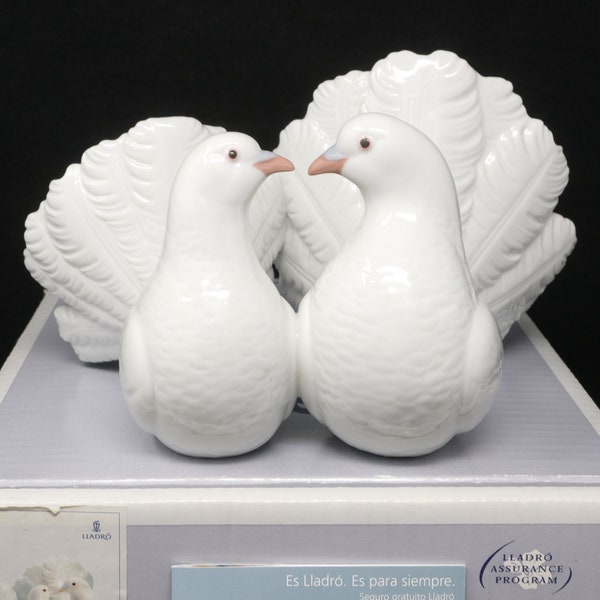 MINT IN BOX 8" Lladro figurine #1169, Couple of Doves, pair of Lladro white doves, anniversary gift, retired Lladro love birds, wedding gift