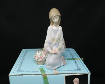 NEAR MINT In BOX Lladro Flower Song #7607, aka Spring Song, 7" tall, retired Lladro figurine, porcelain girl, Lladro girl with flowers