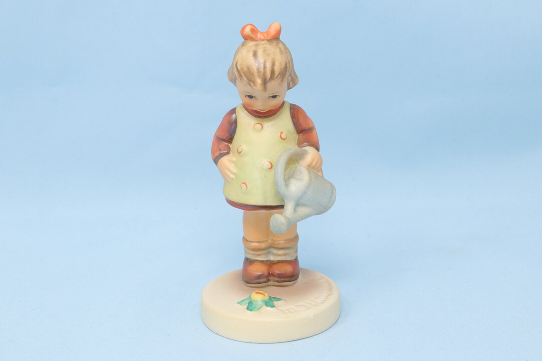 VERY NICE 4 1/4 Hummel Little Gardener 74, TMK5, Girl With Watering Can