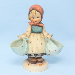Excellent Vintage 5.5" Hummel figurine #175, Mother's Darling, TMK3, Hummel girl carrying bags, porcelain Goebel figure, vintage Hummel gift