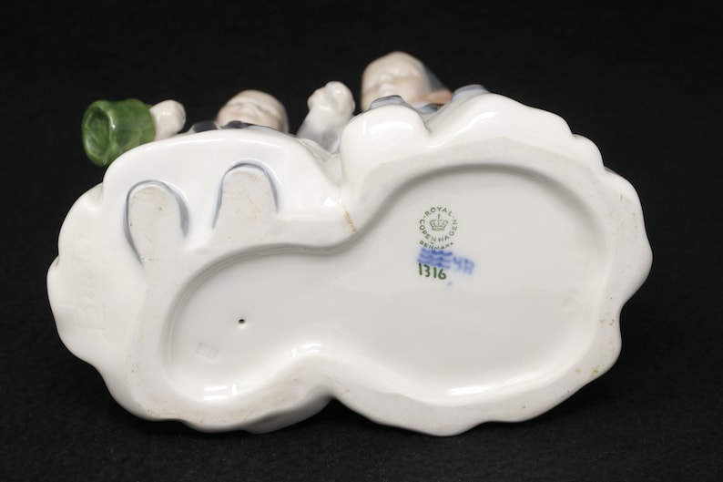 Royal Copenhagen Amager Girls Figurine #1316 - Thumbnail 2
