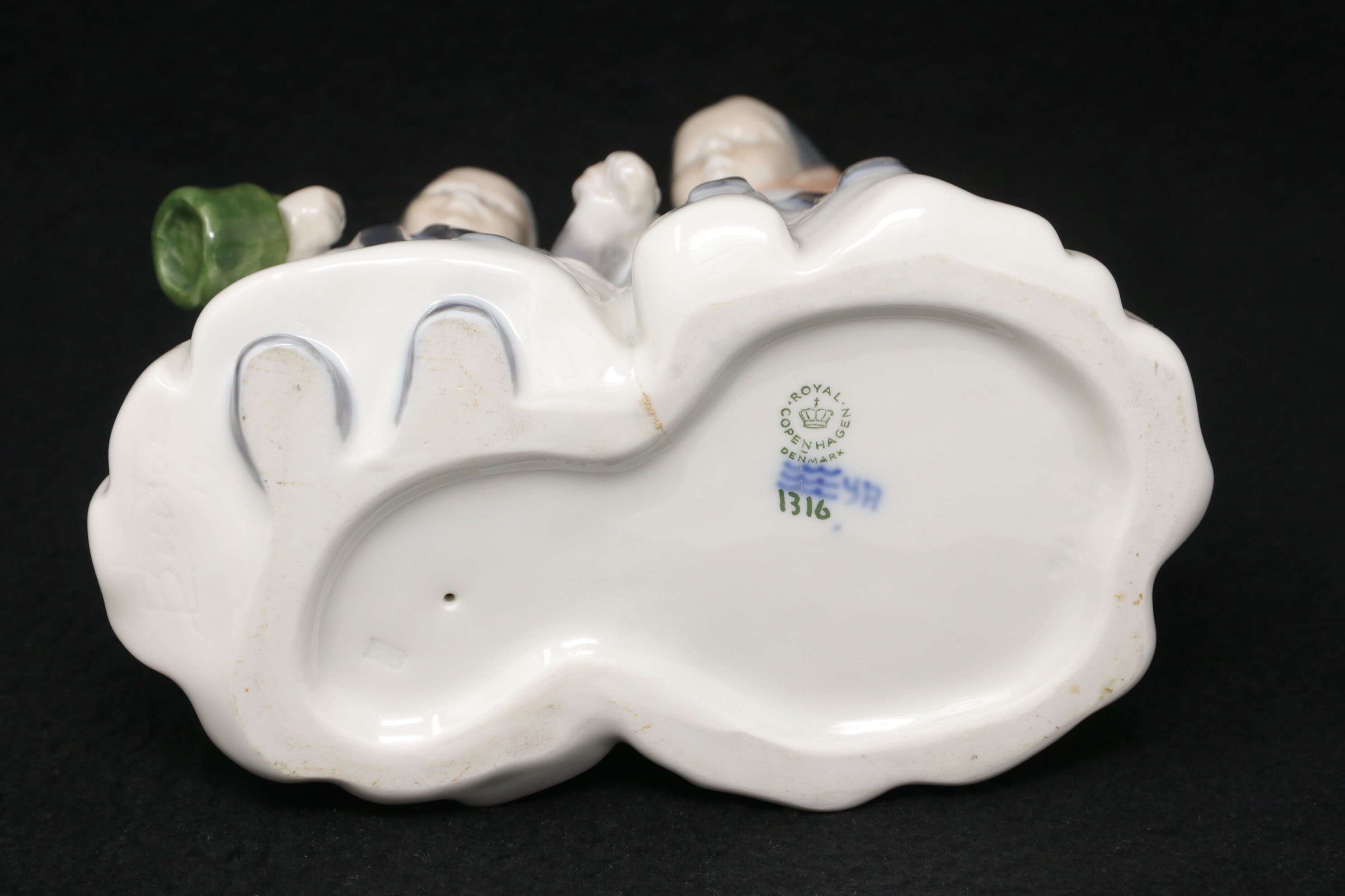 ロイヤル コペンハーゲンのフィギュア、非常に美しい 7 1/4 インチ