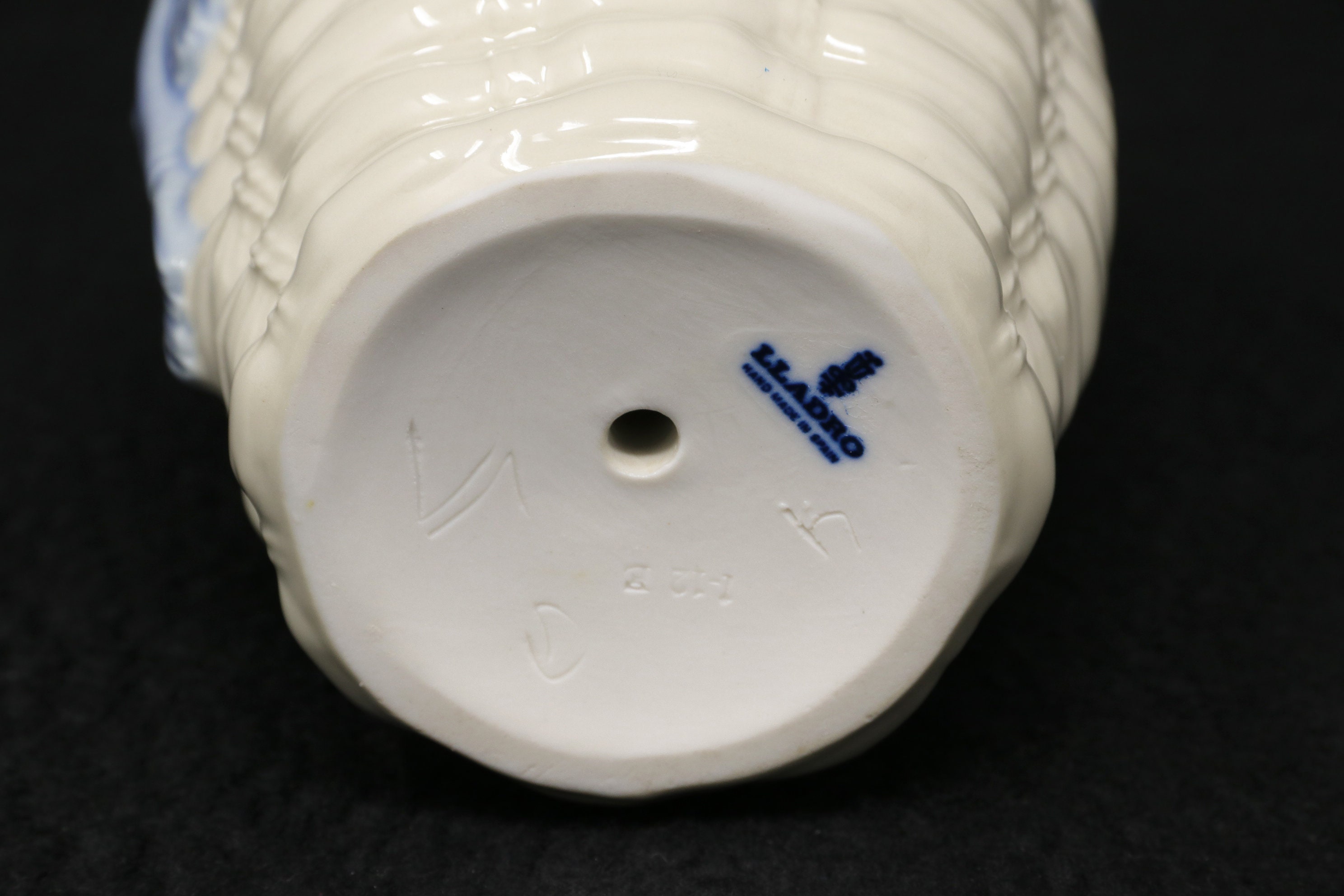 リヤドロ　犬の陶器置物 バスケット入り 1128 バスケットの中の犬 リヤドロ - Etsy 日本