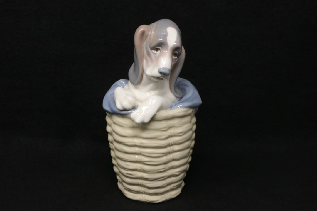 Lladro Dog in Basket Figurine #1128, MINT Condition, Lladro Dog