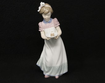 Lladro Birthday Girl With Cake #5429 Porcelain Figurine Mint