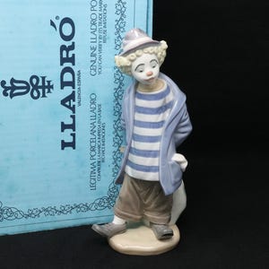 MINT 8 3/4&quot; Lladro clown figurine, Little Traveler #7602, Collectors Society 1986, porcelain circus clown