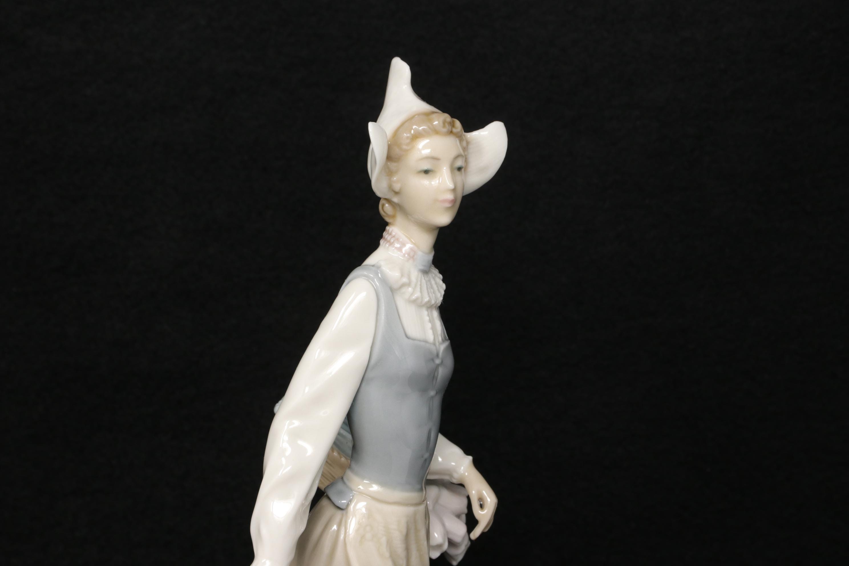 美品 LLADRO 「読書する貴婦人」 リヤドロ】【読書する貴婦人】【絶版 