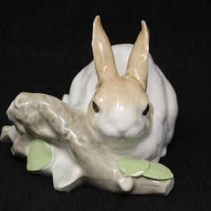 Lladro figurine AS IS see details Rabbit Eating #4772, Lladro rabbit decor, Lladro bunny figurine, porcelain rabbit figure, bunny lover gift