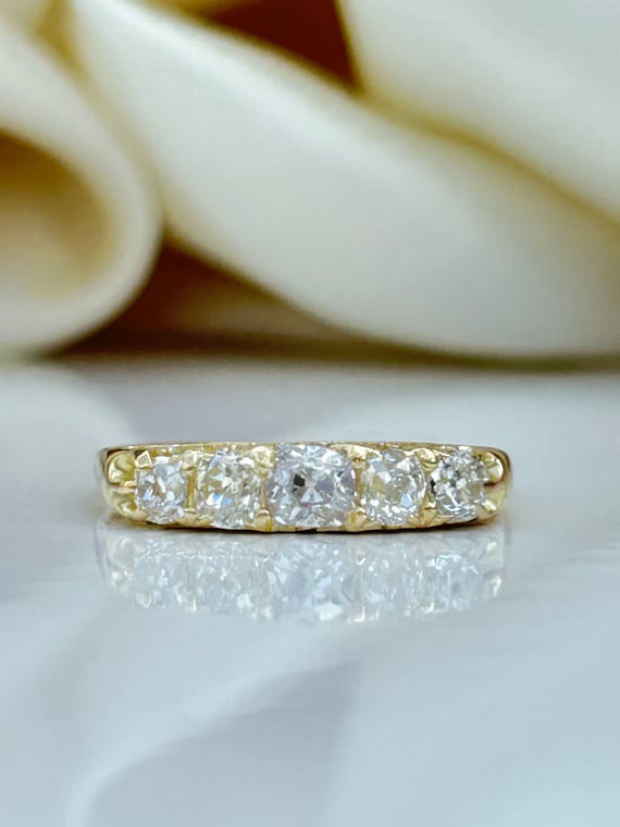 Outstanding 18ct Yellow Gold Diamond 5 Stone Ring
