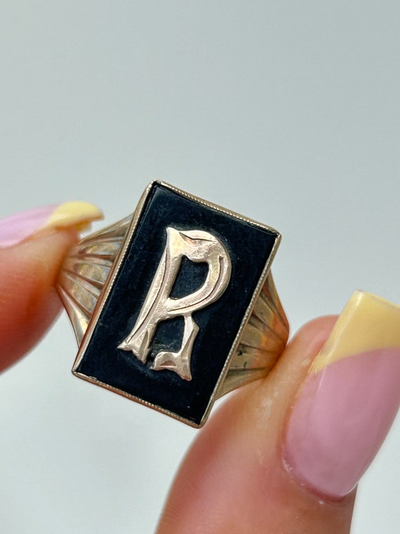 Vintage 9ct Yellow Gold Initial R Onyx Signet Ring - image 3