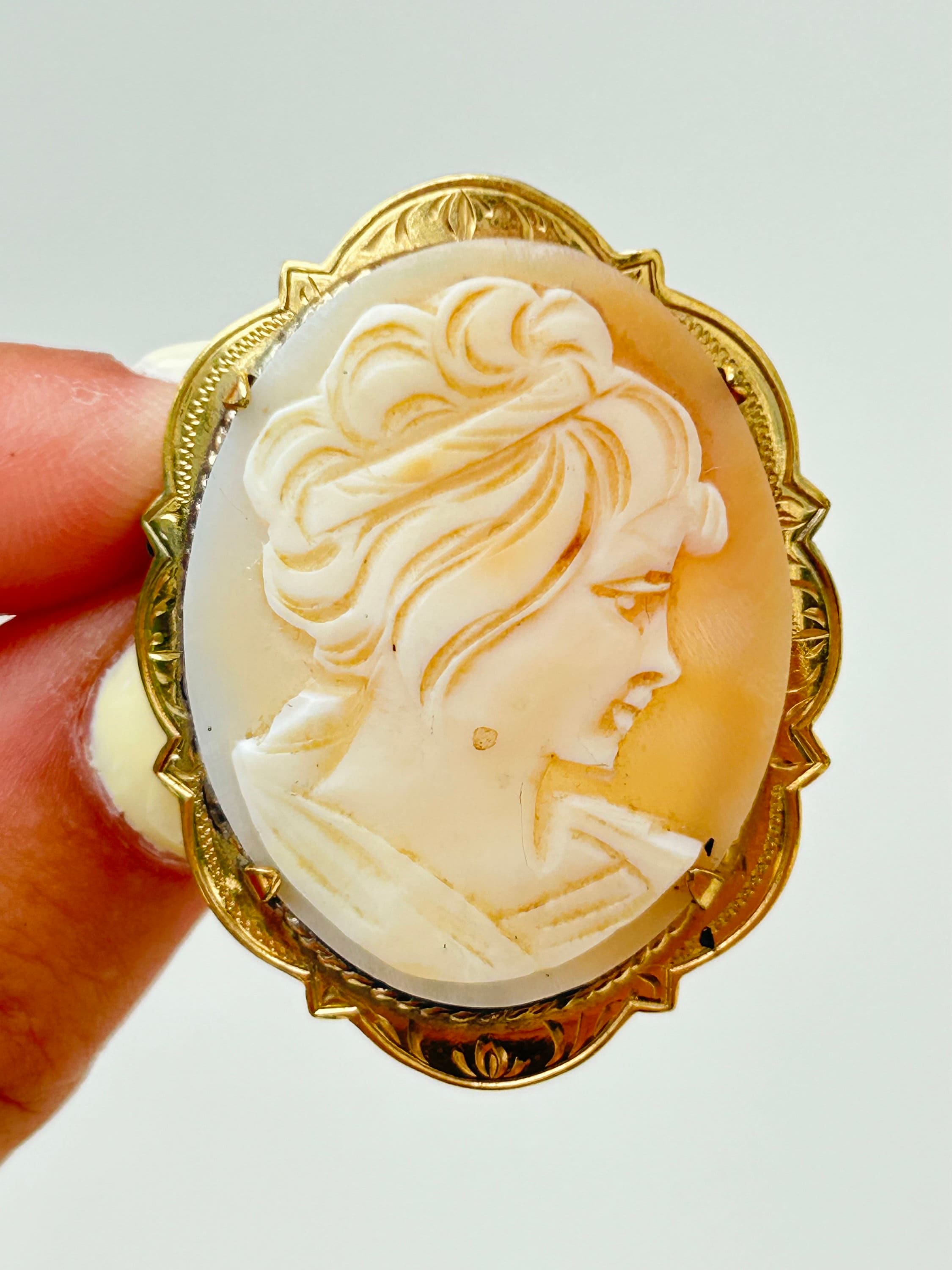 Antique Shell Cameo Pin Brooch in 14K White Gold Filigree