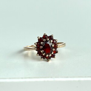 Vintage 9ct Yellow Gold Garnet Cluster Ring - Etsy