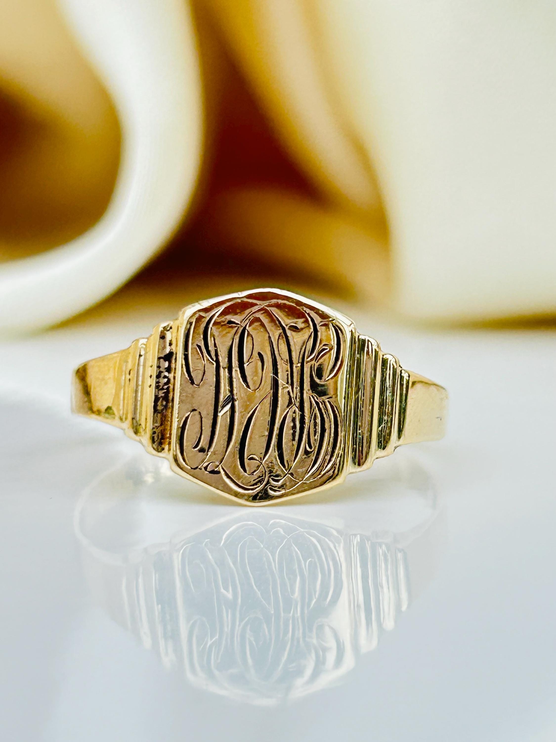 Vintage Large 9ct Yellow Gold Signet Ring
