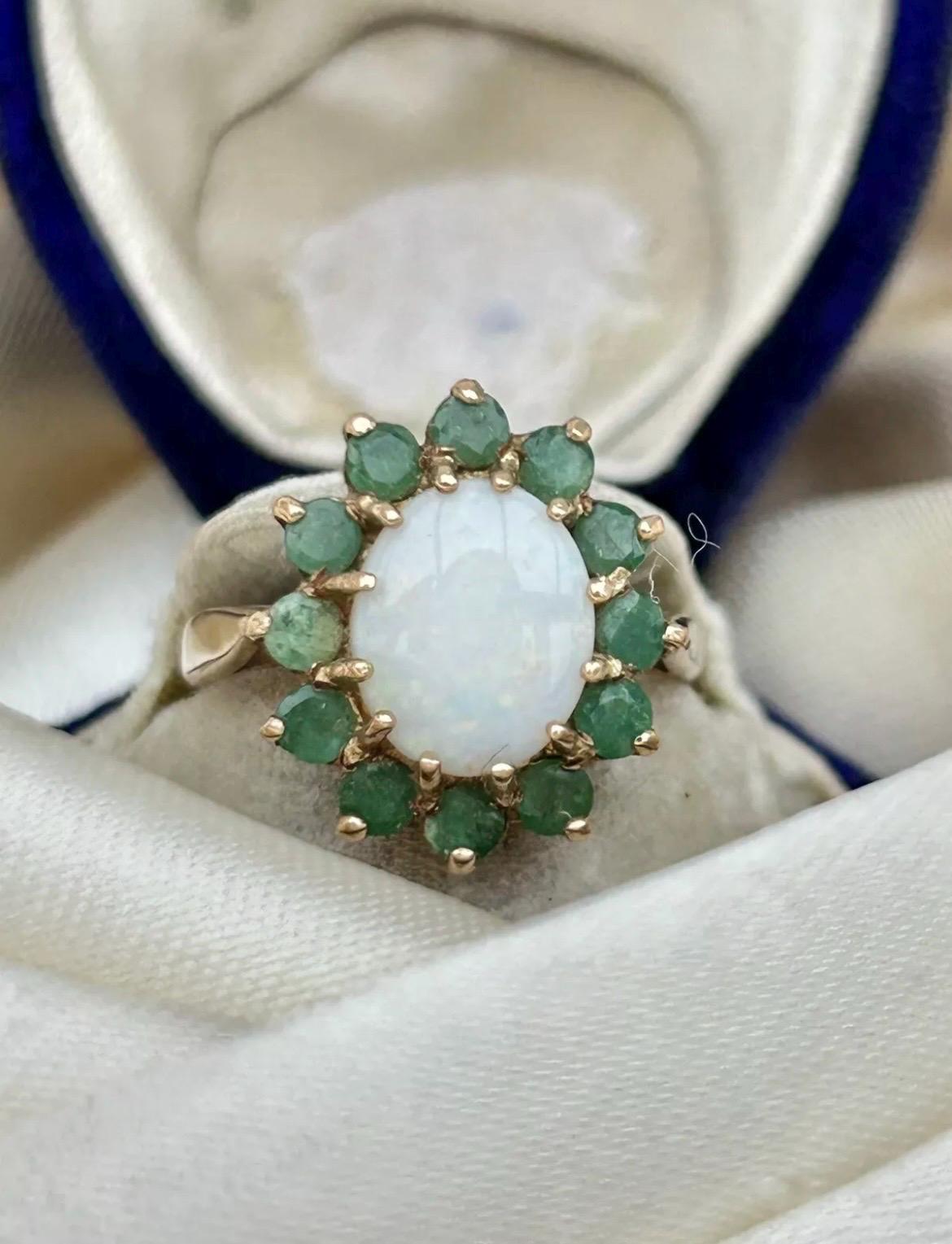 Anillo De Compromiso Esmeralda Y Circonitas - Oro Amarillo 9k Sobre Plata, Tallas J A V, Estilo Racimo
