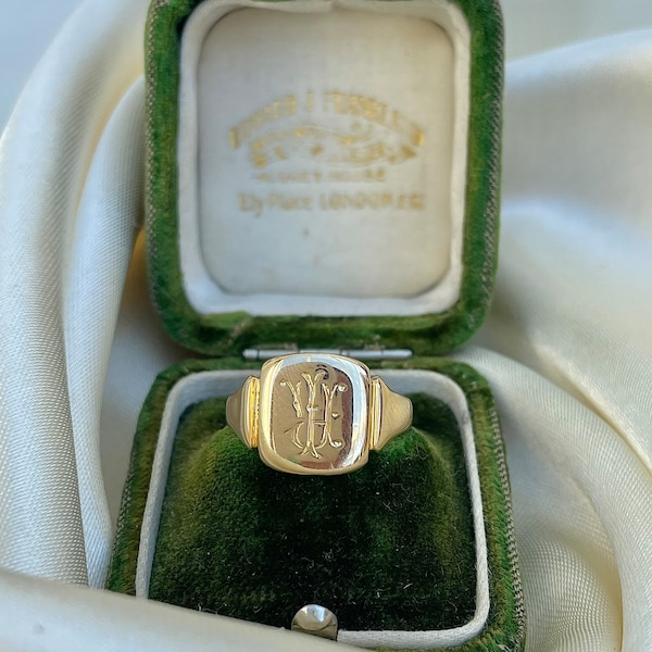 Vintage 9ct Yellow Gold Signet Ring