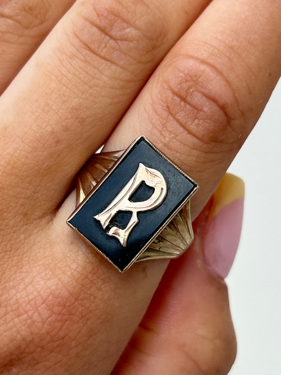 Vintage 9ct Yellow Gold Initial R Onyx Signet Ring - image 2