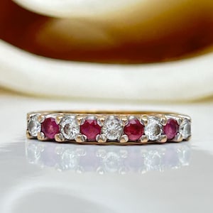 Vintage 9 Karat Gelbgold Rubin und Weiß Paste Halb Eternity Bandring