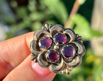 Georgian Garnet and 15ct Yellow Gold Brooch