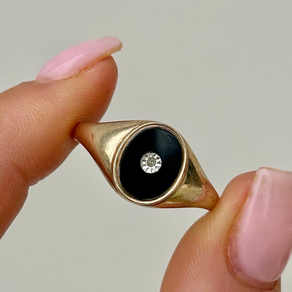 Vintage Onyx & 9ct Yellow Gold Signet Ring