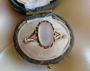 Vintage 9ct Yellow Gold Moonstone Signet Ring