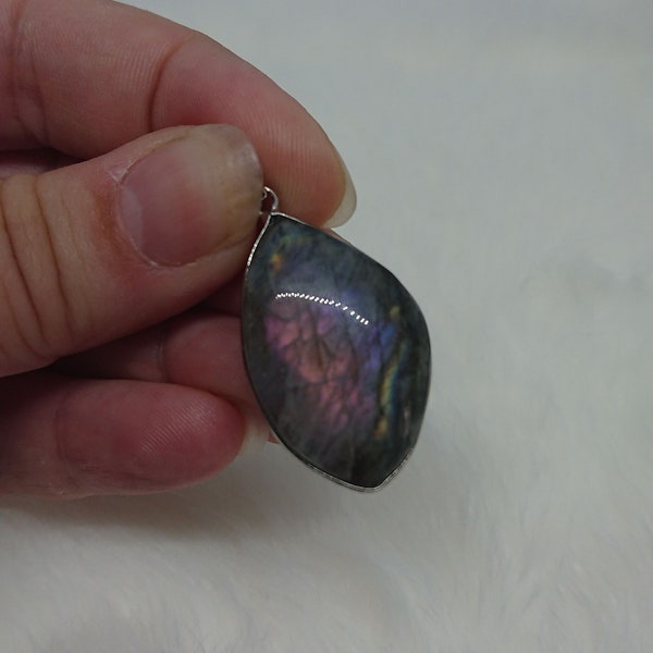 Pendentif en pierre semi précieuses Labradorite