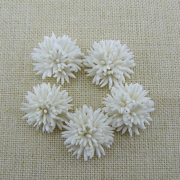White flowers of cornflower of polymer clay, clay  flower ,beads for jewellery, white centaurea, 5 psc.
