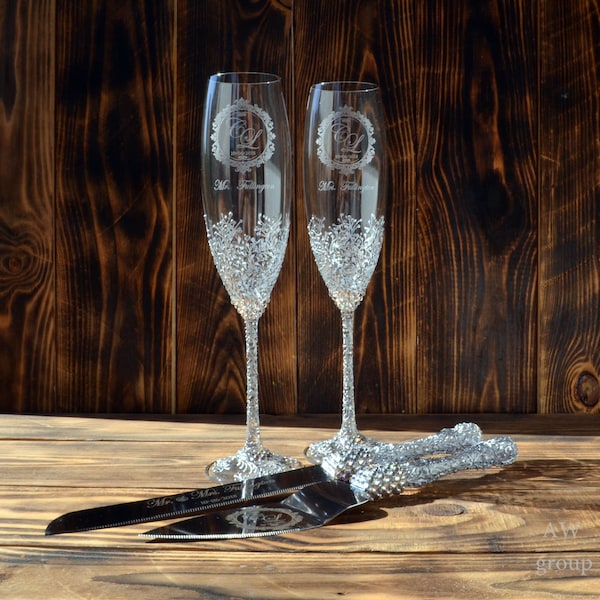 personalized wedding glasses and cake server set, silver champagne flutes, cake cutting set, wedding champagne glasses, mr&mrs wedding logo