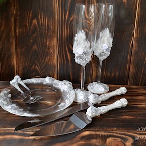 Personalized wedding flutes and cake server sets, cake cutting set, wedding glasses for bride and groom, engraved wedding forks and plates