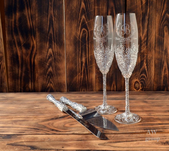 Personalized wedding champagne glasses and cake server set, silver champagne flutes, cake cutting set, couples gift