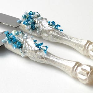 Personalisiertes Torten servierset, HochzeitStorte Schneideset, Blau und Perlen Set, Hochzeit Tortenbecher, Boho Hochzeit, graviertes Torten set