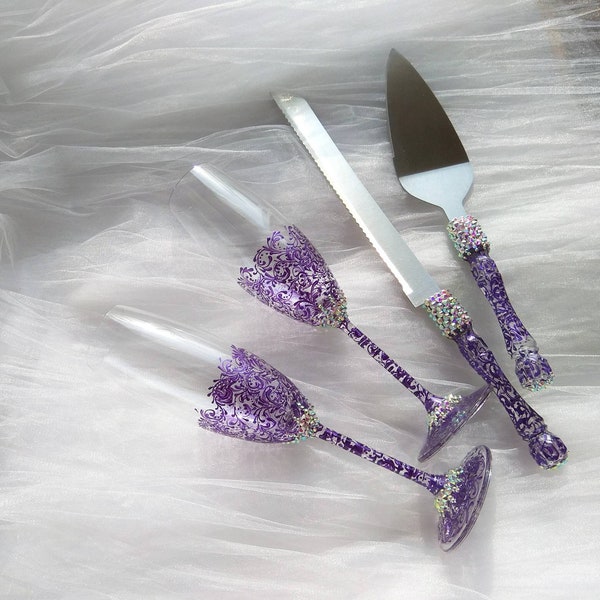 Wedding glasses and cake cutter set for bride and groom, gothic wedding flutes and cake serving set, purple wedding decor