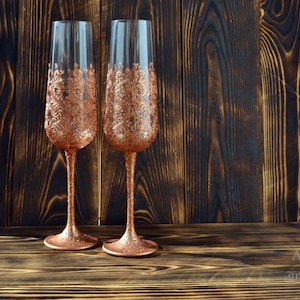 Personalized wedding glasses for bride and groom, anniversary gifts, personalized engraved wedding champagne flutes