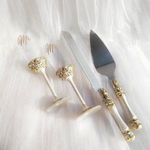 personalized wedding glasses and cake cutter set for bride and groom, gold wedding flutes and cake serving set