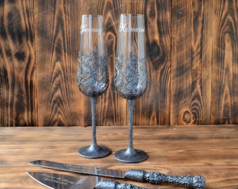 Black wedding glasses and cake cutter set, gothic wedding, personalized champagne flutes and cake serving set, Halloween wedding