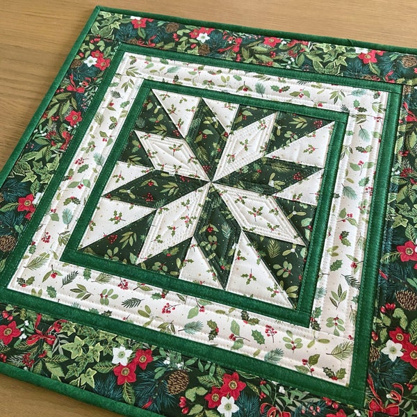 Christmas Quilted Table Topper, 18.5" Quilted Table Topper, Quilted Table Runner, Holiday Quilted Wall Hanging, Green Star Candle Mat