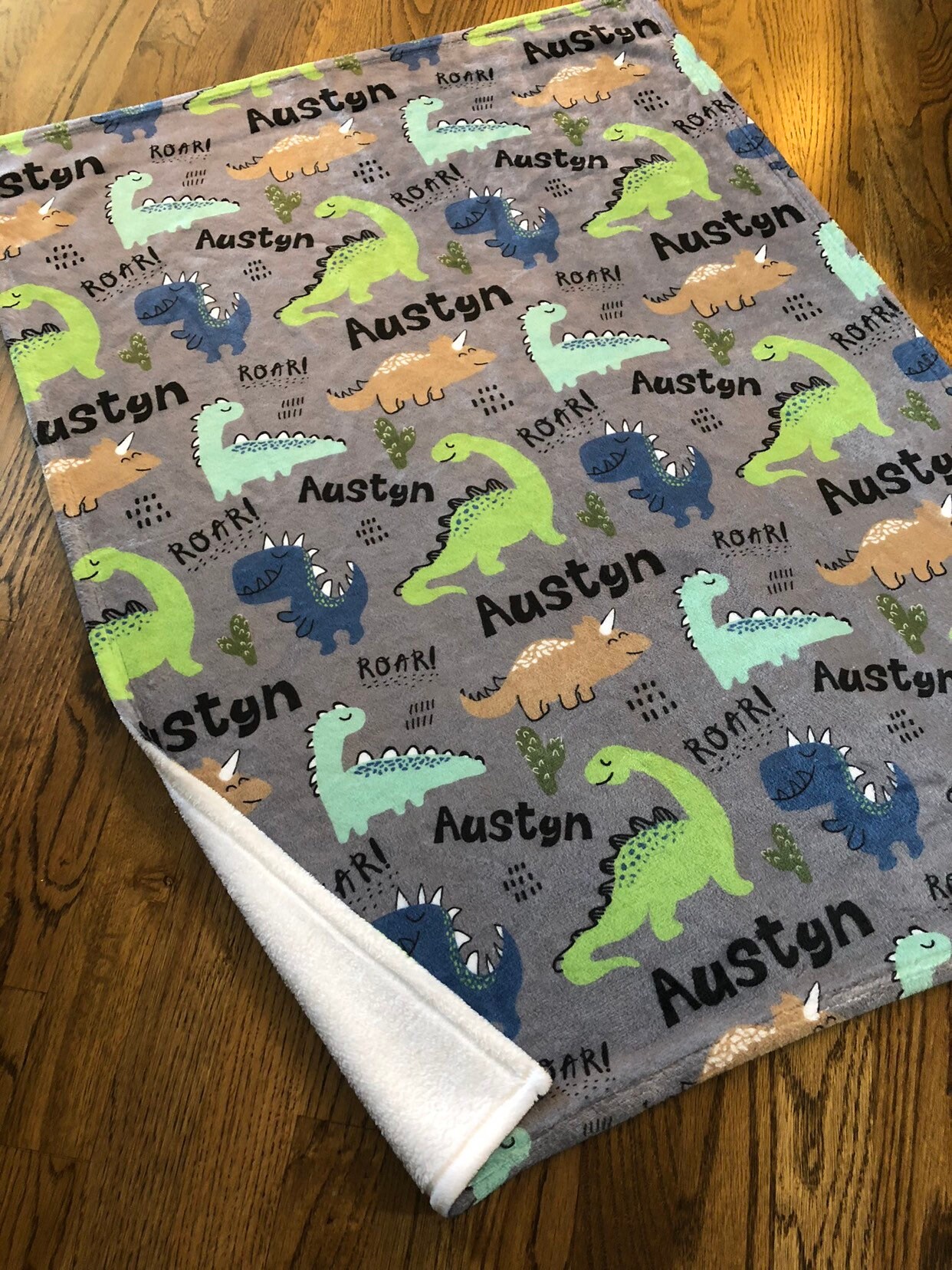name of dinosaur with fin on back