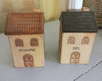 Salière et poivrière maisons