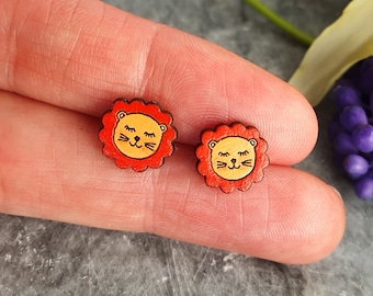 Leeuwenoorbellen, leeuwensieraden, dierenoorbellen, lion studs, Leo Oorbellen, Houten Stud Oorbellen, Titanium Posts