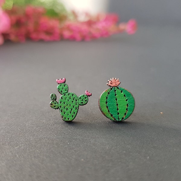 Orecchini a bottone cactus in legno, piccoli orecchini cactus, orecchini tropicali, simpatici borchie estive, regalo cactus, gioielli succulenti