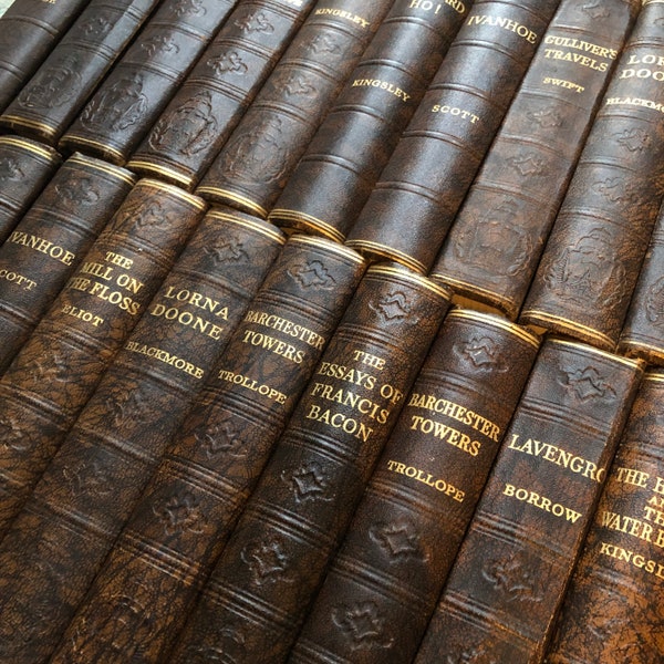 Bauen Sie Ihr Bücherregal ... Erstellen Sie eine Sammlung von Vintage-Büchern, um Ihr Bücherregal zu füllen ... Passende Bücher für Innenarchitektur, Dekoration und Dekoration