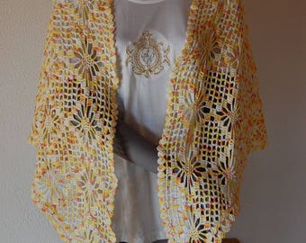 Châle crocheté main en point ajouré couleur chiné orange/jaune/blanc