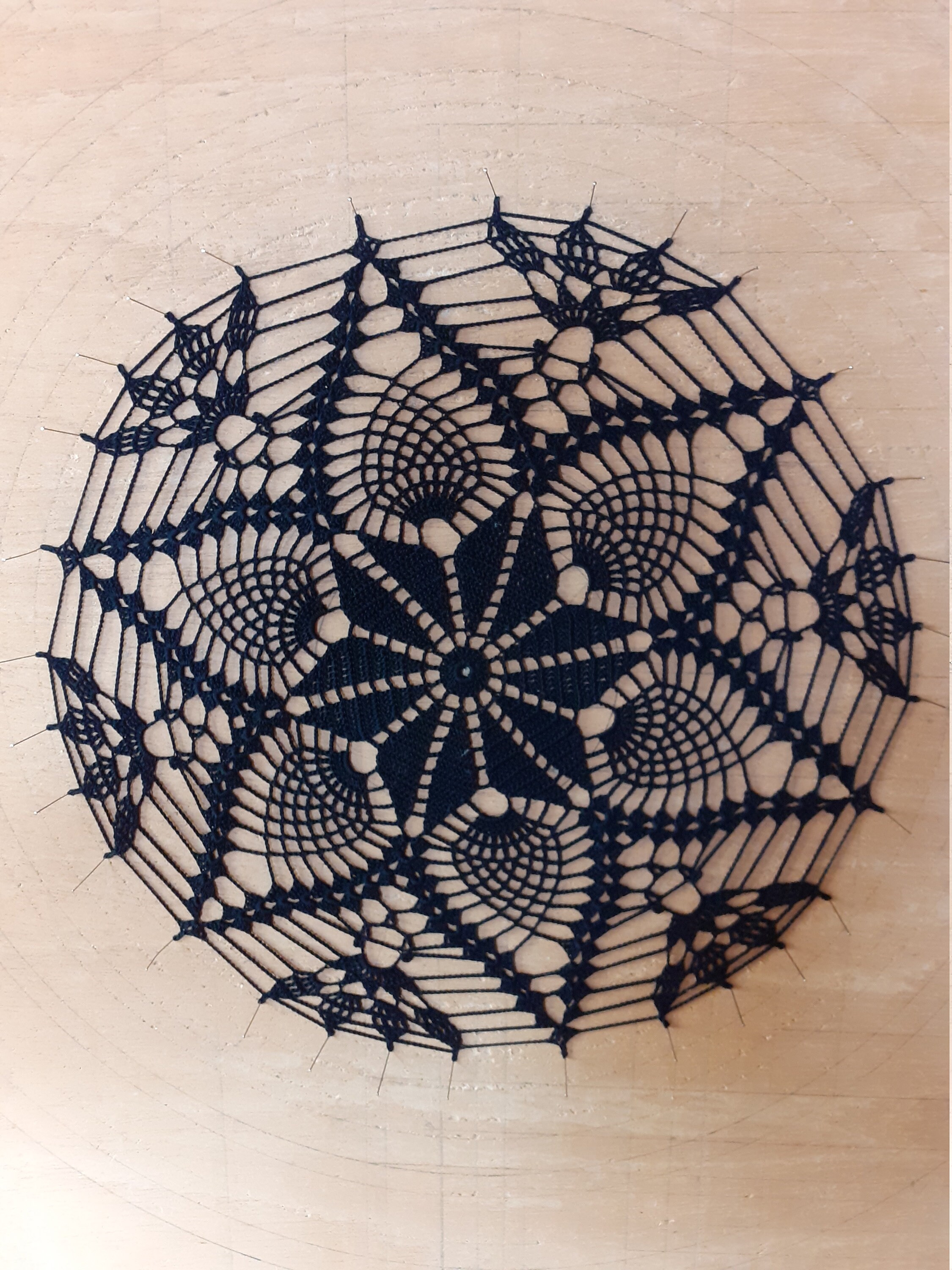 Napperon Rond de Couleur Noir Crocheté Main